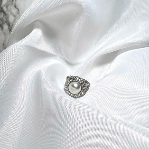 Vow to wow white pearl ring - Picture 1 of 3